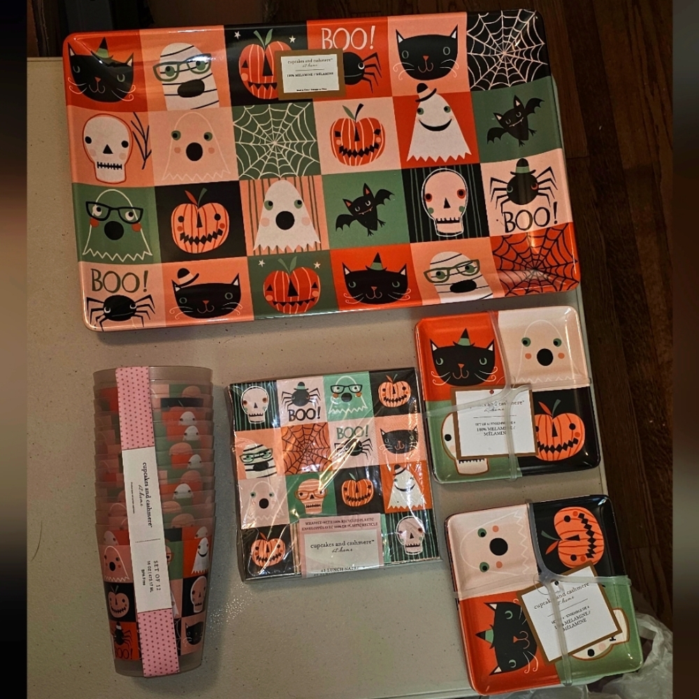 Cupcakes and cashmere complete Halloween serving set